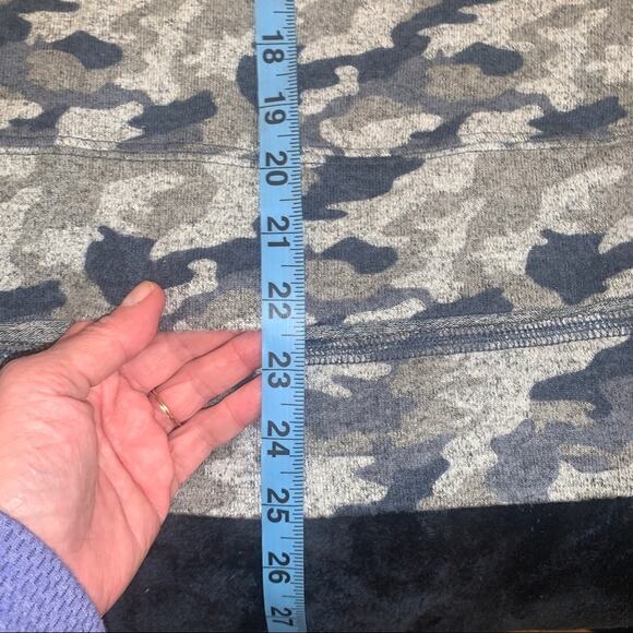 NWT BLUE GRAY CAMO CAMOUFLAGE OVERSIZED SWEATSHIRT JUMPER HI LOW YOGA xs - Picture 6 of 7